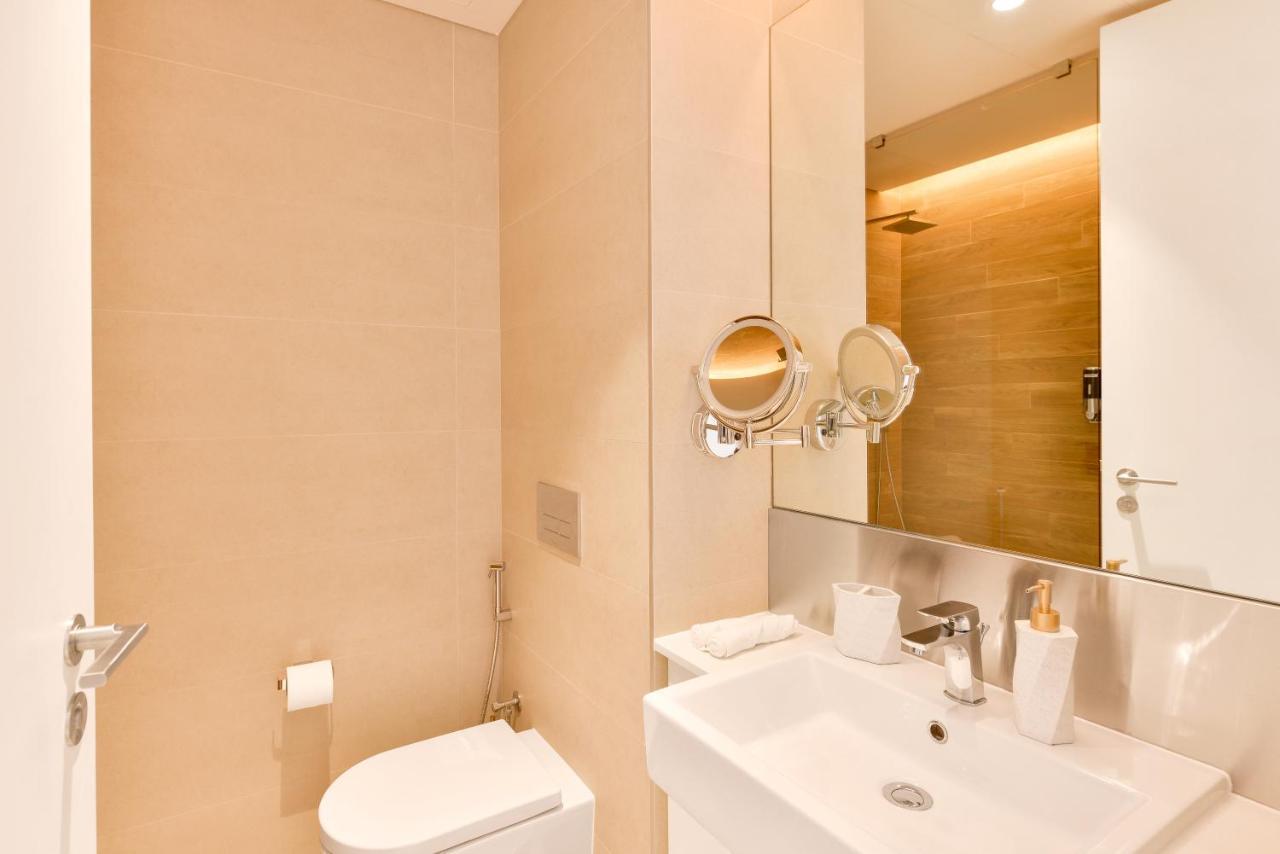 Luxury 2 Bedroom Beachfront Apt W Stunning Sea View Dubai Exterior foto