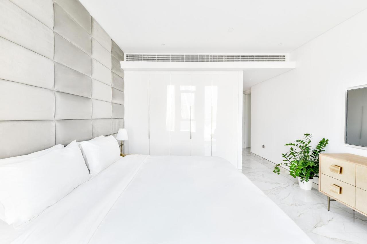 Luxury 2 Bedroom Beachfront Apt W Stunning Sea View Dubai Exterior foto